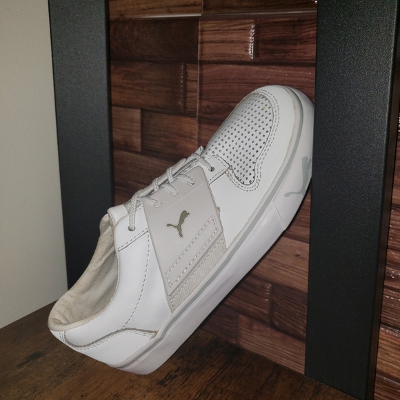 SOLD Boys Puma - Picture 5 of 6